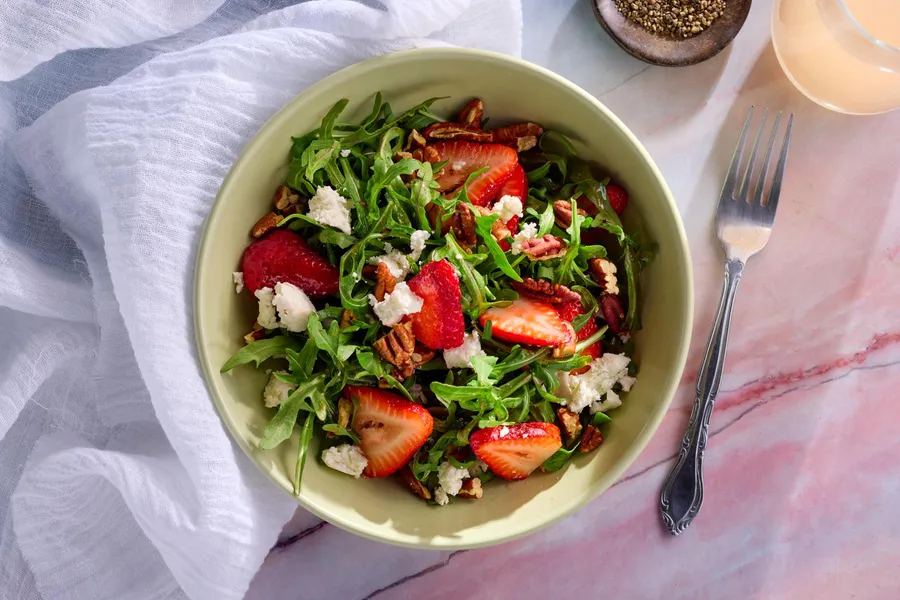 Arugula & Strawberry Salad with Goat Cheese