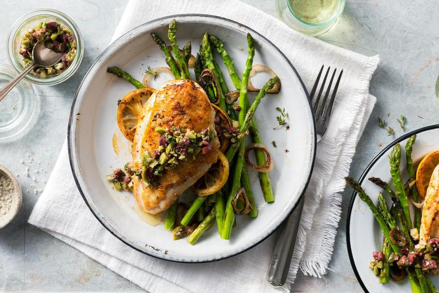 Paprika-rubbed chicken breasts with asparagus and olive tapenade