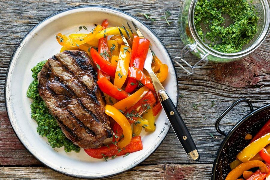 Grilled sirloins with sautéed peppers and arugula pesto