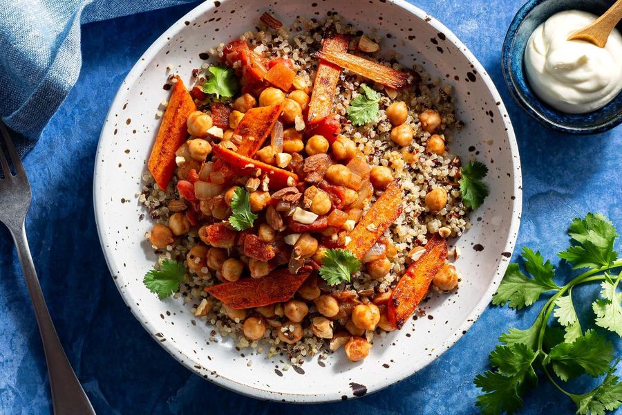 Braised chickpeas and carrots with quinoa and yogurt