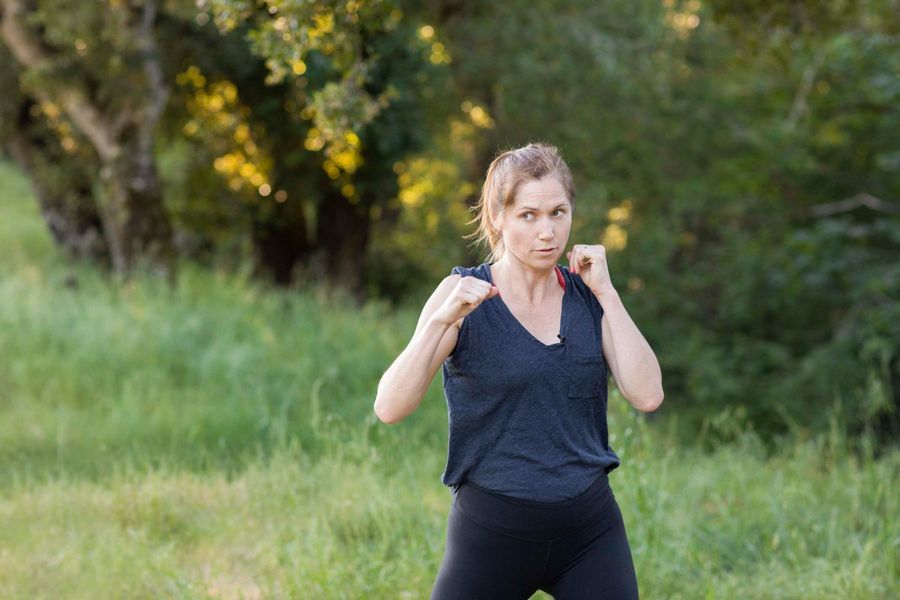 Bite-Size Workouts—Kickin’ it with Kelly MacNiven
