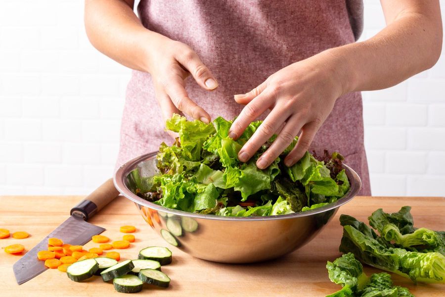 Why You Should Mix Salads with Your Hands