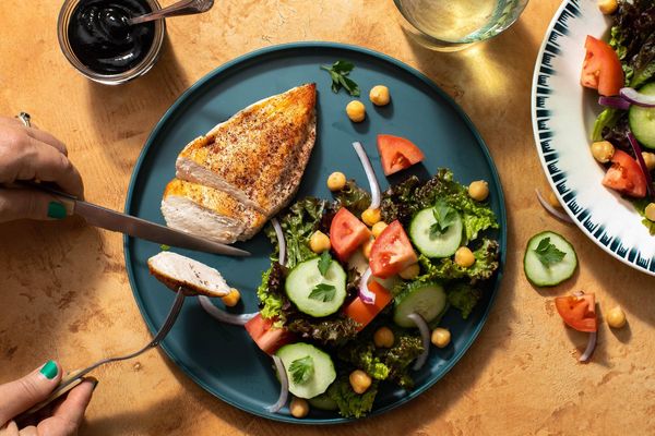 Chicken breasts with Shirazi salad and black tahini dressing