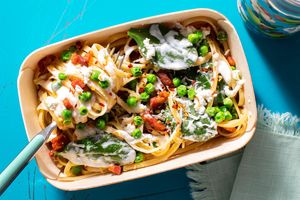 Creamy linguine with peas and pancetta