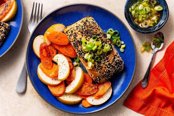 Sesame-crusted salmon with scallions and warm carrot salad