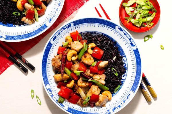 Gong bao chicken with cashews and black rice