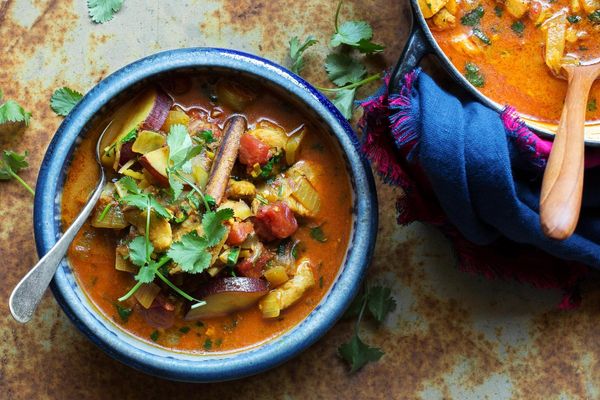Burmese chicken aloo curry