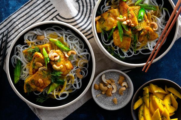 Hanoi-style sole with rice noodles and mango salad