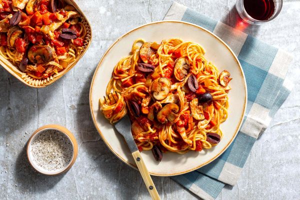 Chicken cacciatore with spaghetti