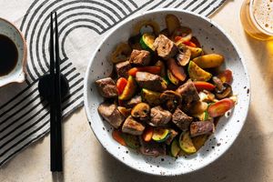 Steak teppanyaki with stir-fried vegetables