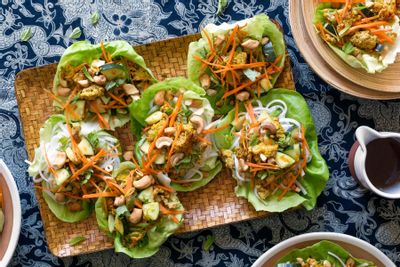 Thai turkey lettuce cups with rice noodles | Sunbasket