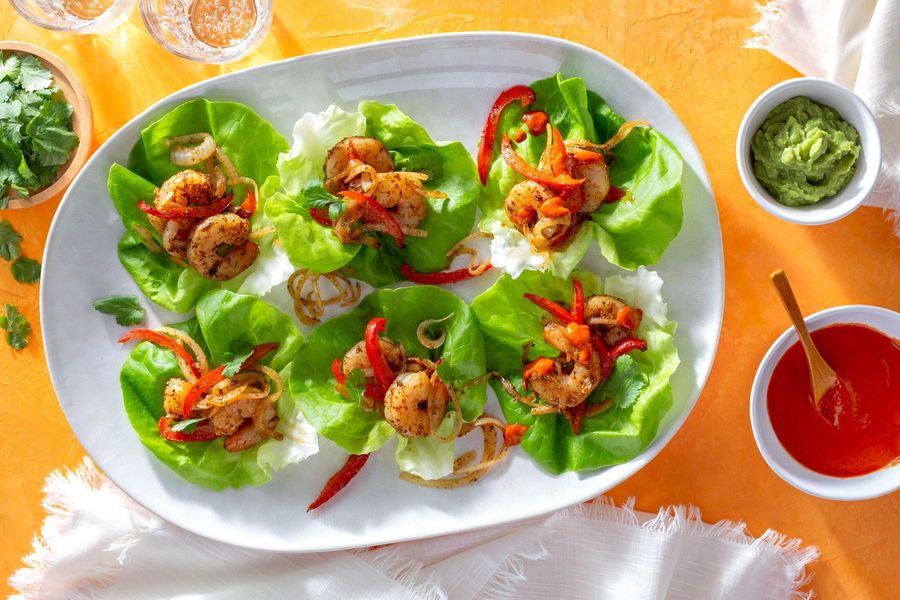 Fajita lettuce wraps with New Mexican chile salsa and guacamole