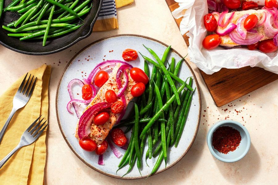 Lemon salmon en papillote with green beans au poivre