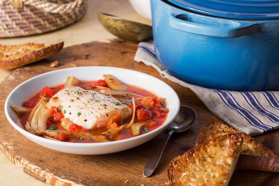 Provençal cod bouillabaisse with garlic bread