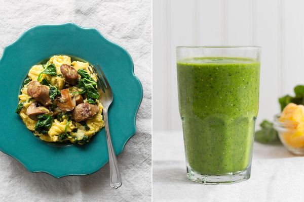 Two Breakfasts: Sausage-mushroom scramble with spinach & Kale-mango smoothie