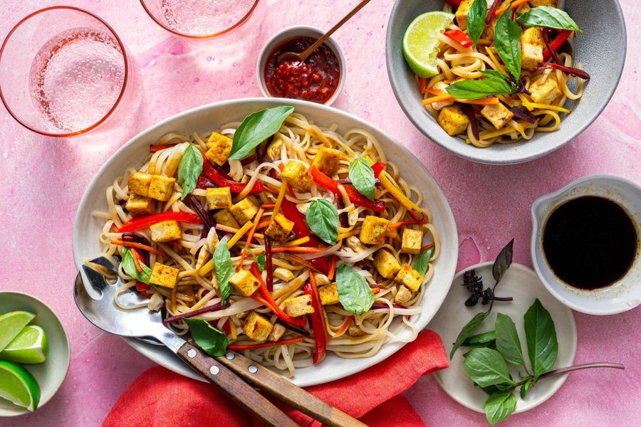 Pad thai with rice noodles, bell pepper, and cashews