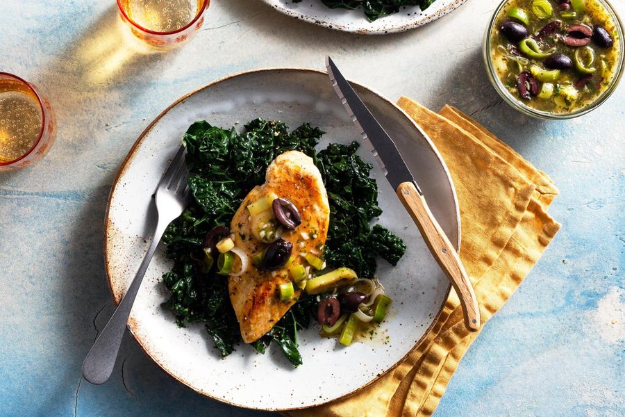Chicken breasts with olive-leek sauce and sautéed kale