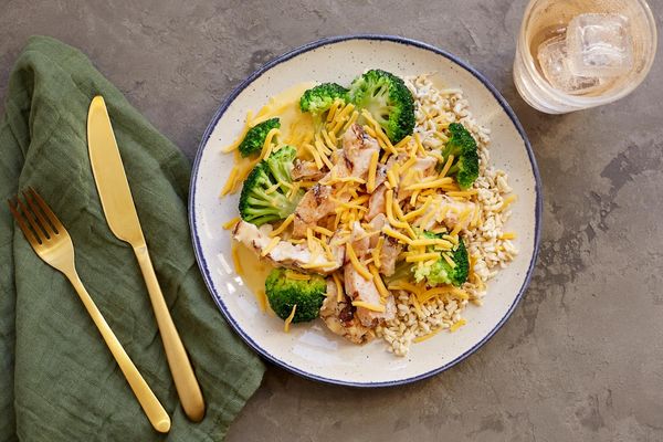 Cheesy chicken and rice with broccoli