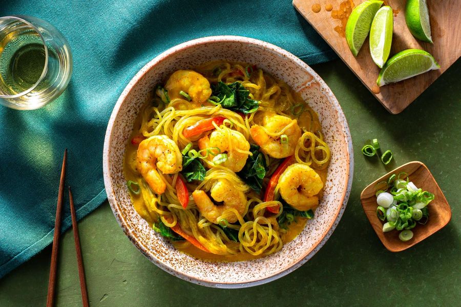Curry noodle bowls with broccoli leaves and bell pepper
