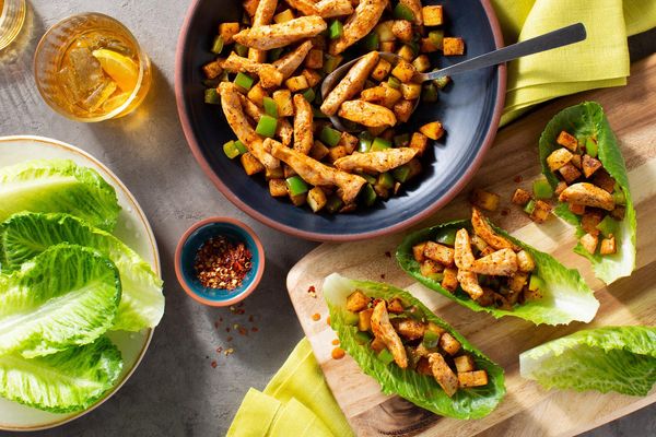 Maple-glazed steak lettuce cups with spiced potatoes and bell pepper