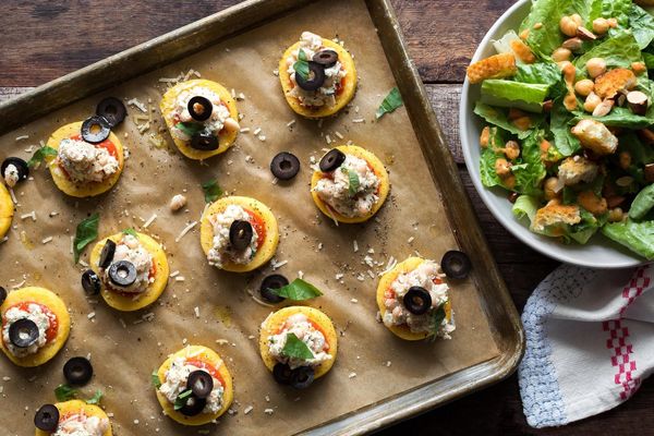 Mini polenta pizzas with Mediterranean salad