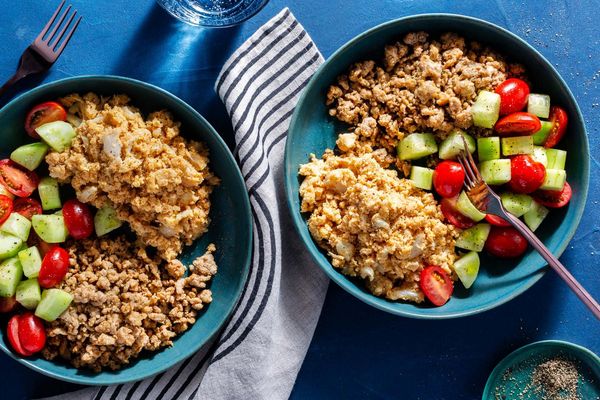 Kefta-spiced beef bowls with cauliflower hummus and tomato salad
