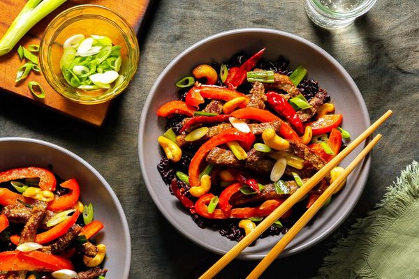 Spicy kung pao chicken with cashews and black rice