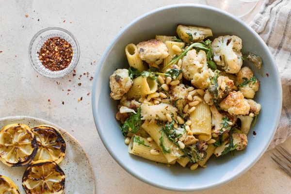 Rigatoni with cauliflower and lemon