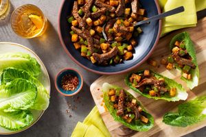 Maple-glazed steak lettuce cups with spiced potatoes and bell pepper