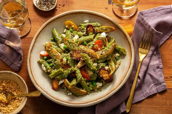 Stovetop chicken and penne casserole with carrots, peas, and ricotta