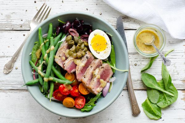 Salad niçoise with seared tuna