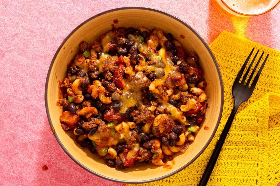 Beef ’n’ cheddar chili mac