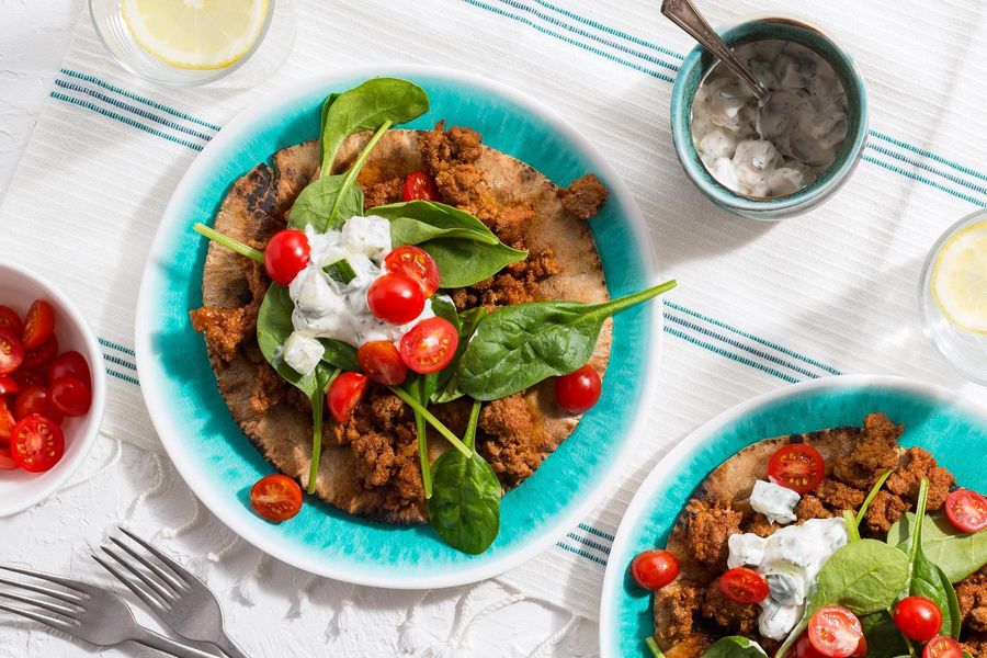 Easy lamb gyros with tomatoes and cucumber tzatziki