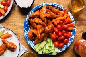 Buffalo chicken wings with crunchy vegetables and ranch dressing