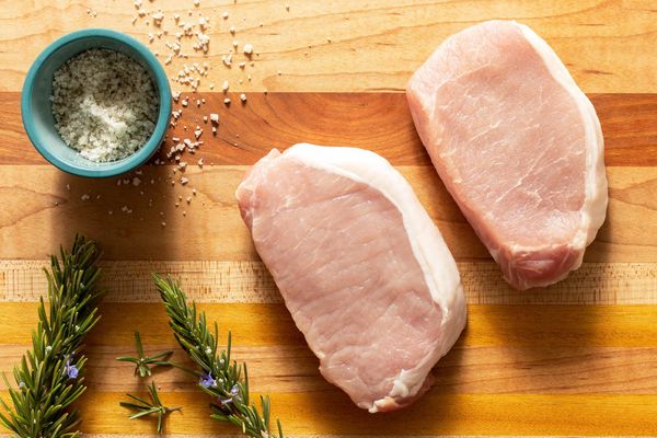 Organic boneless pork loin chops (2 count)