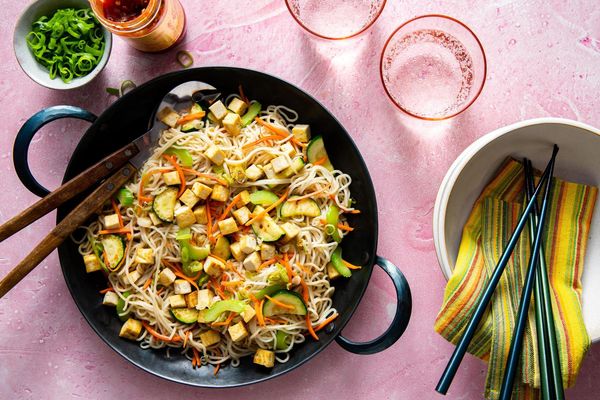 Chicken chow mein with fresh ramen and stir-fried vegetables