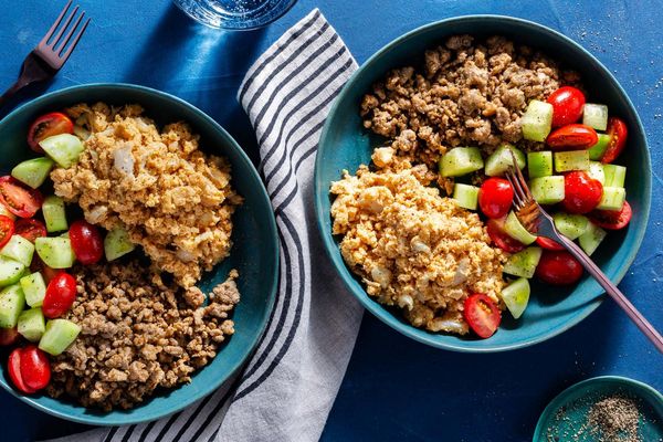 Kefta-spiced beef bowls with cauliflower hummus and tomato salad