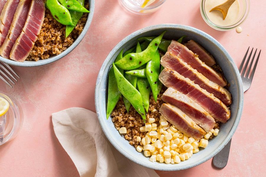 Easy tuna bowls with summer vegetables and bulgur