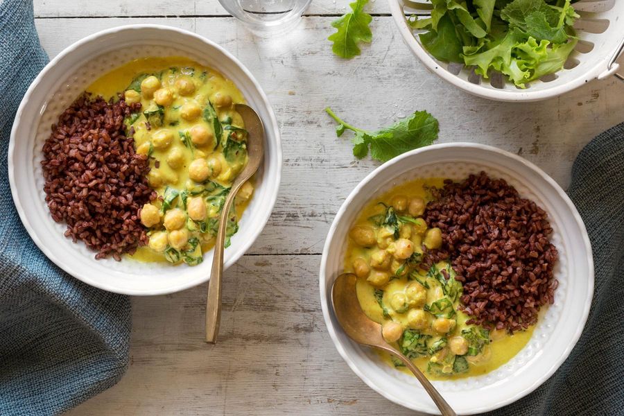 Masala chickpea-kale curry with red rice
