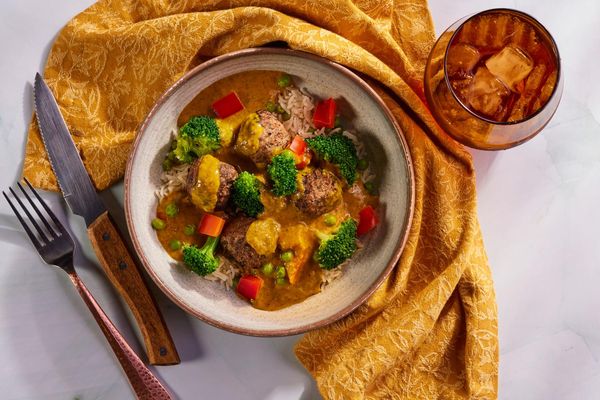 Beef panang curry with sweet peas and bell pepper