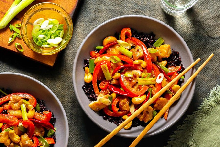 Spicy kung pao chicken with cashews and black rice