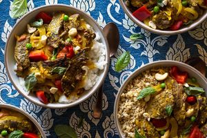 Panang steak and bell pepper curry with rice two ways