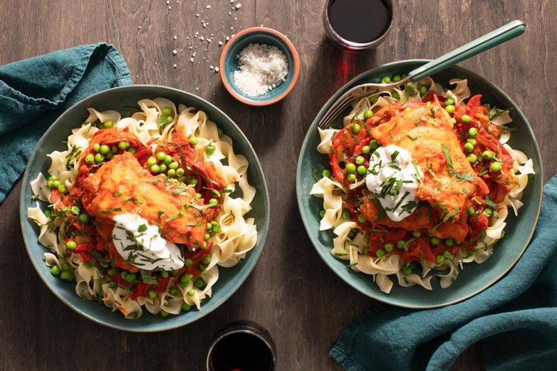 Hungarian Chicken Paprikash with Bell Pepper and Peas over Egg Noodles | Sunbasket