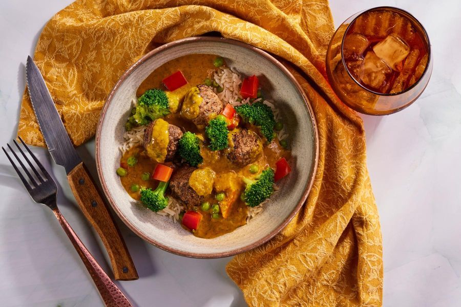 Beef panang curry with sweet peas and bell pepper