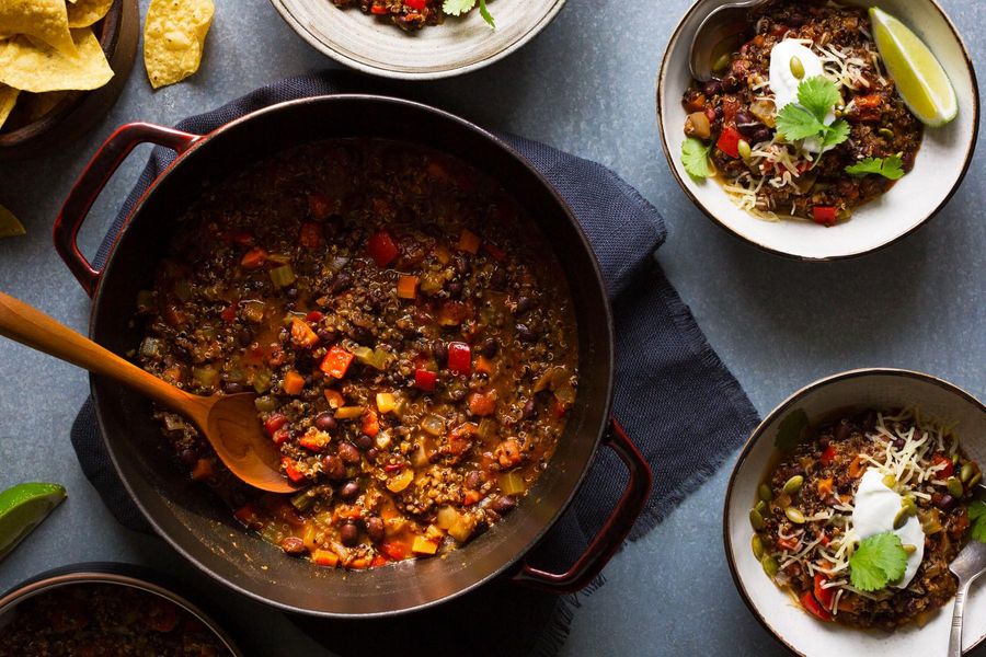 Black bean and quinoa chili with lime