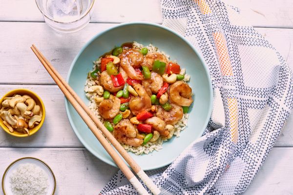 Kung pao shrimp with peppers and cashews