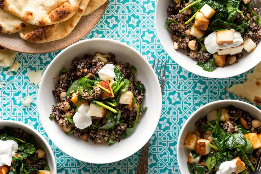 Spinach paneer with quinoa and naan