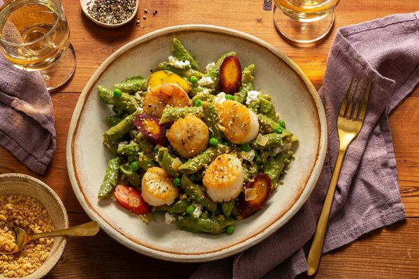 Stovetop chicken and penne casserole with carrots, peas, and ricotta