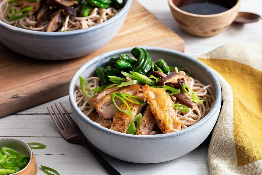 Soba noodle bowls with chicken, peppers, and mushrooms
