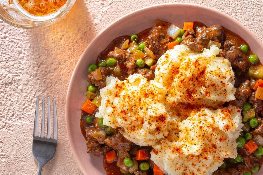 Beef shepherd's pie with peas and garlic mashed potatoes